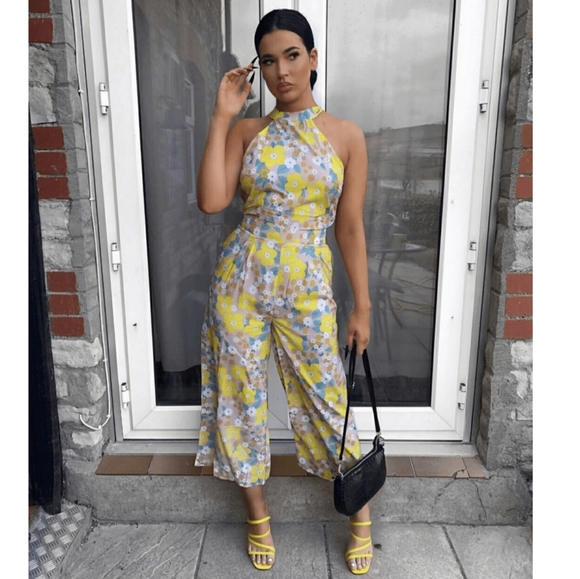 Floral Print Tie Neck Sleeveless Jumpsuit - Picture 2 of 9